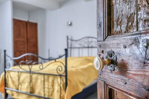 3 bedrooms, iron/ironing board, travel cot, WiFi