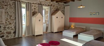 17th Century Cottage with Private Pool, Garden, Pets Allowed