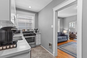 Fridge, oven, stovetop, dishwasher