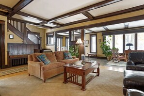 Smart TV, fireplace, stereo