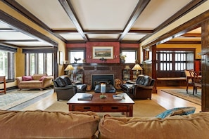 Smart TV, fireplace, stereo