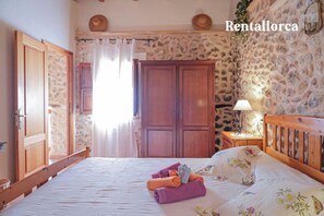 6 عدّة غرف نوم ومكواة/لوح ك ي وواي فاي مجانًا وملاءات أسرّة