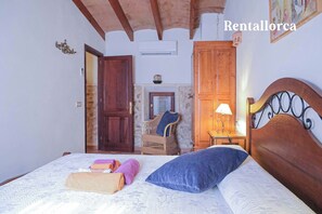 6 عدّة غرف نوم ومكواة/لوح كي وواي فاي مجانًا وملاءات أسرّة