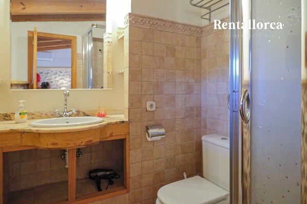 تجهيزات دش، مجففات شعر، مناشف