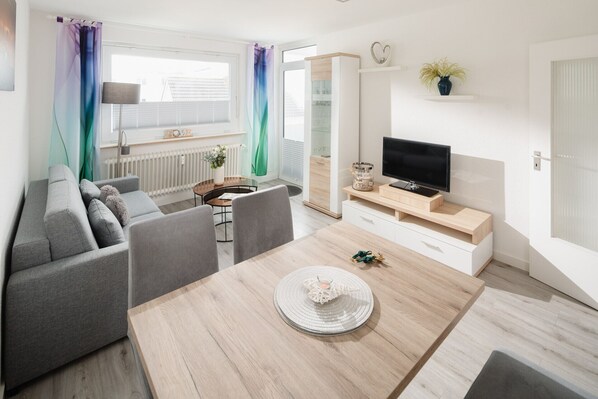 Fernseher, Stereoanlage