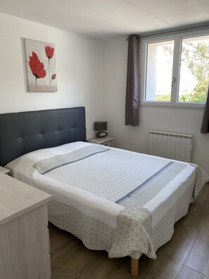 2 bedrooms, travel cot, free WiFi - Apartment with superb sea view 200m from the beach and 10m from Porticcio (PIETROSELLA)