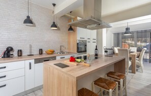 Kühlschrank, Ofen, Herdplatte, Geschirrspüler