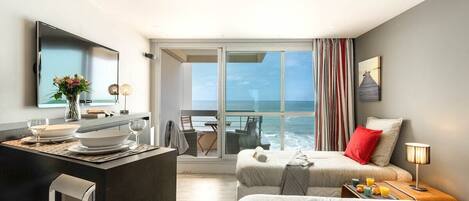 Silitysrauta/-lauta, vuodevaatteet, pääsy pyörätuolilla