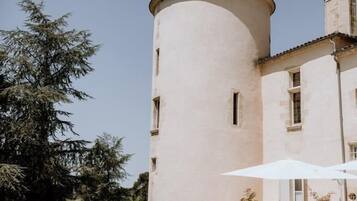 Seasonal outdoor pool, open 8:00 AM to 10:00 PM, pool umbrellas