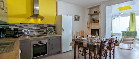 Fridge, microwave, dishwasher, highchair