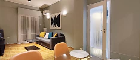 Classic Apartment, 1 Bedroom, Balcony | Living area