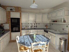 Fridge, microwave, dishwasher, highchair