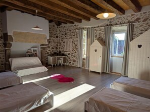 4 bedrooms, free WiFi, bed sheets