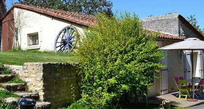 Charmant gßte à Torsac avec terrasse, animaux acceptés
