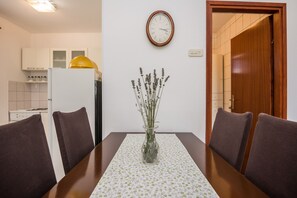 Classic Apartment (A1) | Sala de jantar