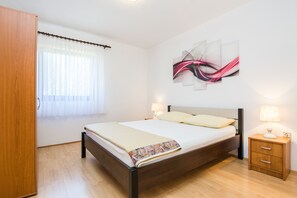 Classic Apartment (A1) | 2 bedrooms, iron/ironing board, free WiFi - Apartment Susa (Vir)