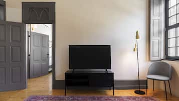 Economy Apartment | Living area | 43-inch LCD TV with cable channels, TV