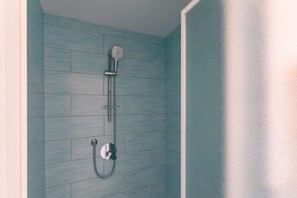 Shower, hair dryer, towels - House MaGa (Brescia)