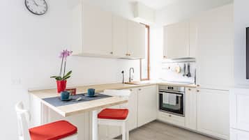 Køleskab, ovn, kogeplade, opvaskemaskine