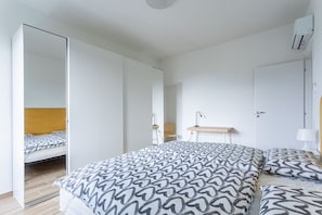 Iron/ironing board, free WiFi, bed sheets