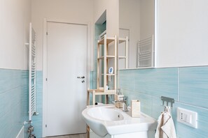 تجهيزات دش، مجففات شعر، مناشف