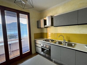 Frigorífic, forn, placa de cuina i rentaplats