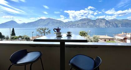 PANORAMIC HOUSE WITH LAKE VIEW