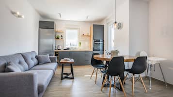 Family Apartment (A2) | Private kitchen | Fridge, microwave, oven, stovetop