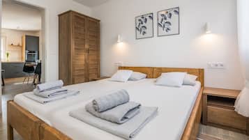 Family Apartment (A2) | 1 bedroom, travel cot, free WiFi, bed sheets
