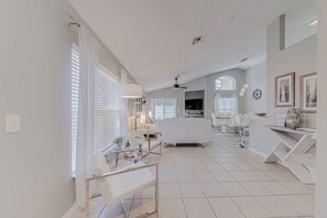 Smart TV y futbolito 