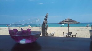 Plage à proximité, chaises longues