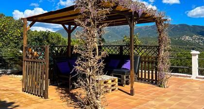 House for 10 people with private pool, barbecue and free Wi-Fi