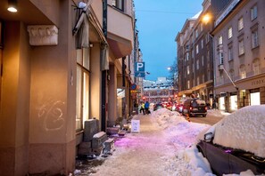 Fachada de la propiedad por la tarde o noche