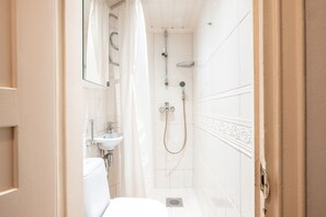 Comfort Studio | Bathroom