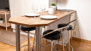 Comfort Studio | In-room dining - 2ndhomes Cozy & Compact Top Floor Studio (Helsinki)