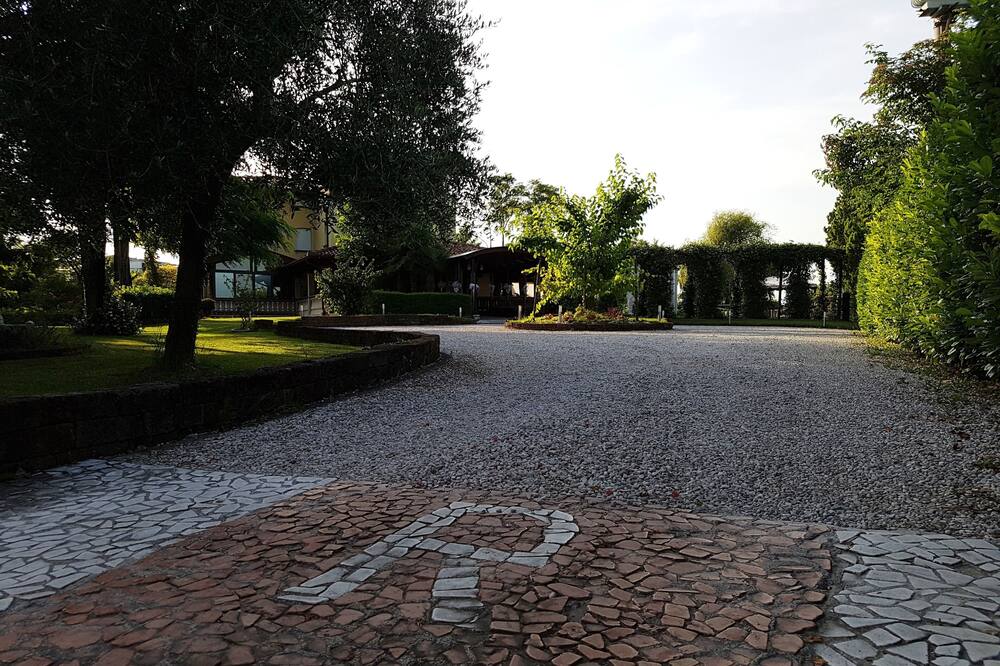 VILLA RIVIERA
