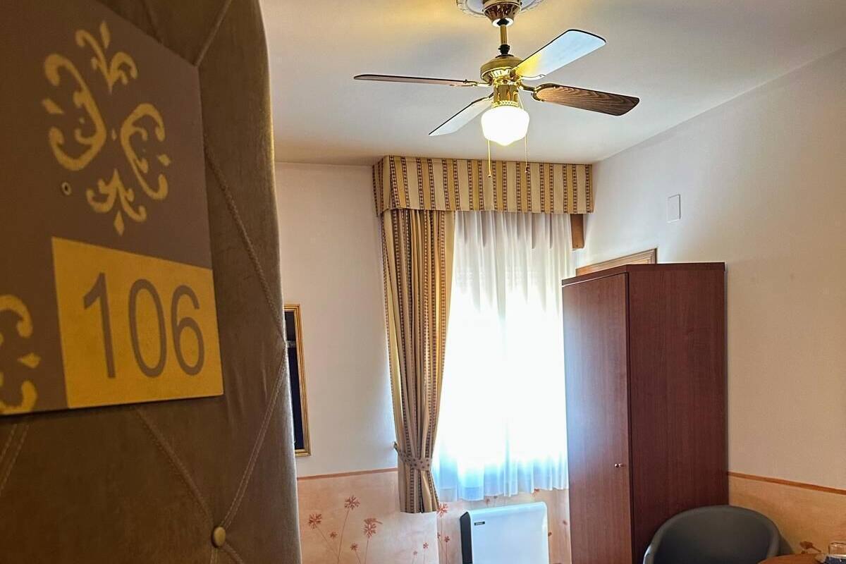 أغطية فراش متميزة وألحفة محشوة بالريش وأسرّة بإسفنج يتكيف مع شكل الجسم