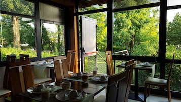 Desayuno bufé gratuito y diario