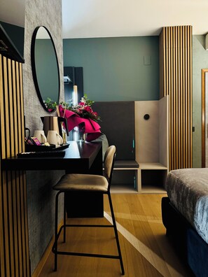 Habitación Deluxe | Ropa de cama de alta calidad y edredones de plumas