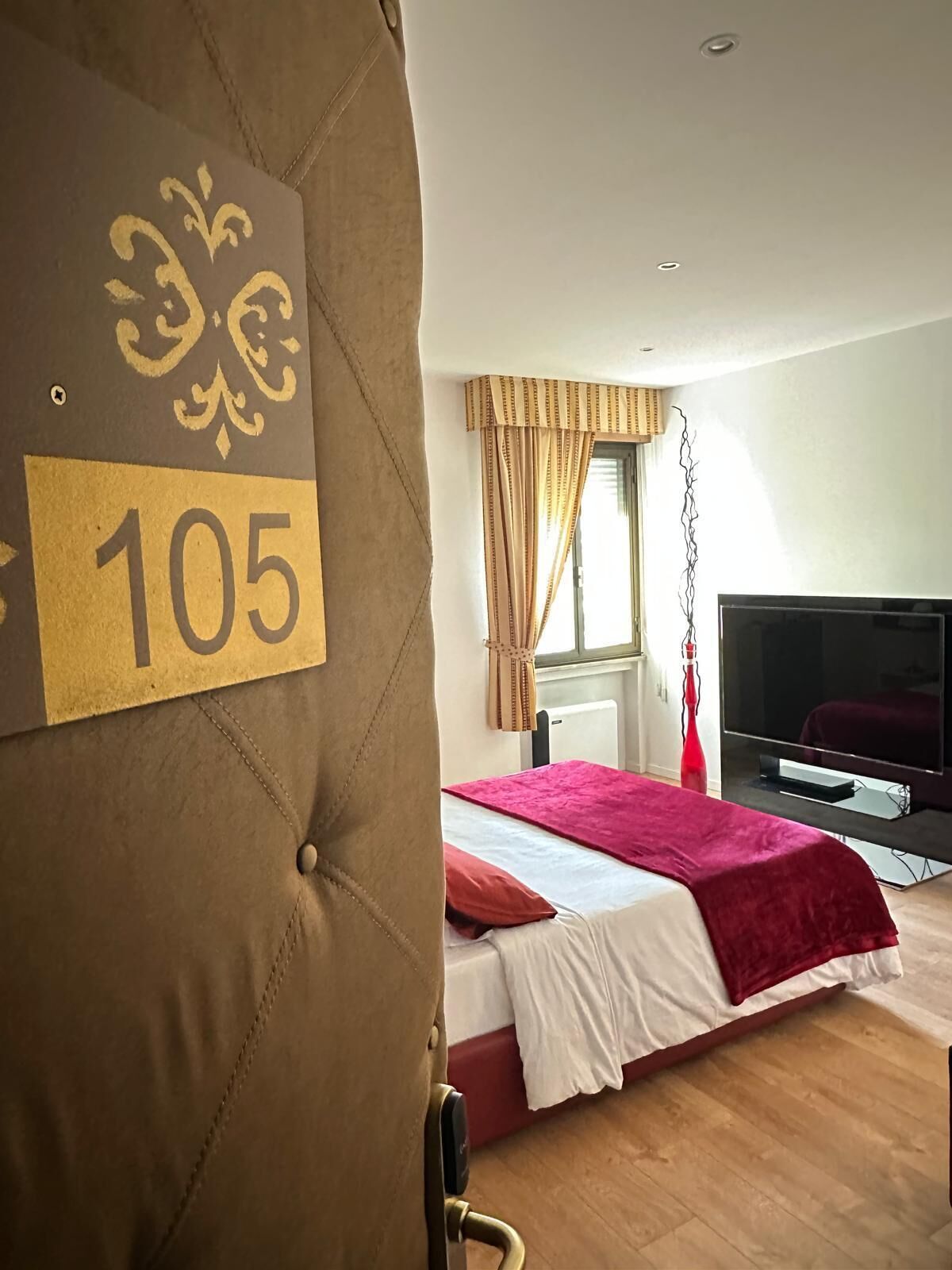 Deluxe Room | Premium bedding, down comforters, memory foam beds, minibar