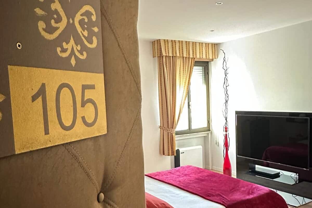 Deluxe Room | Premium bedding, down comforters, memory foam beds, minibar