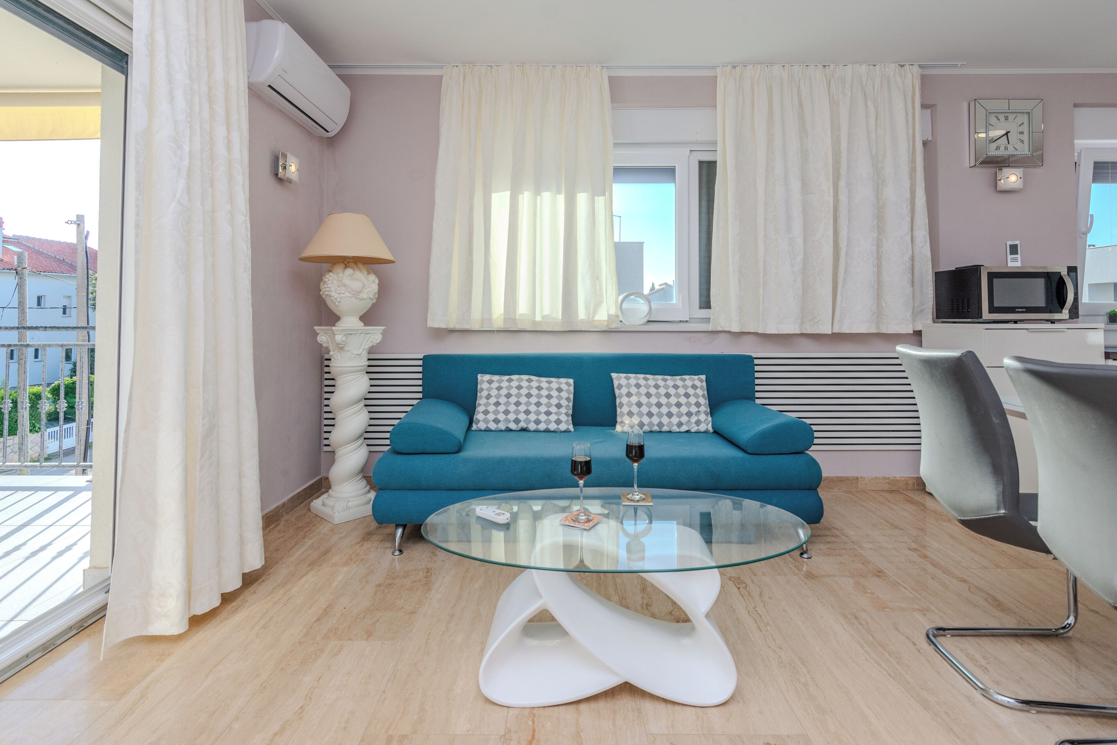 Family Apartment (A1) | 客廳 | 100 厘米平面電視連衛星電視頻道、電視