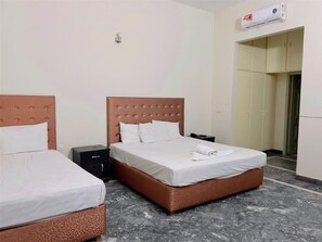 トリプルルーム | アイロン / アイロン台、ベッドシーツ