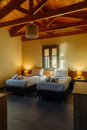 Villa Supérieure, piscine privée | 2 chambres, fer et planche à repasser