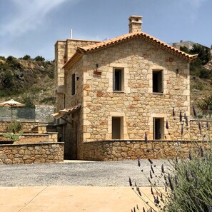 Senior-Villa, eigener Pool | 2 Schlafzimmer, Bügeleisen/Bügelbrett, kostenlose Zustellbetten