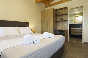 Superior-Villa, eigener Pool | 2 Schlafzimmer, Bügeleisen/Bügelbrett, kostenlose Zustellbetten