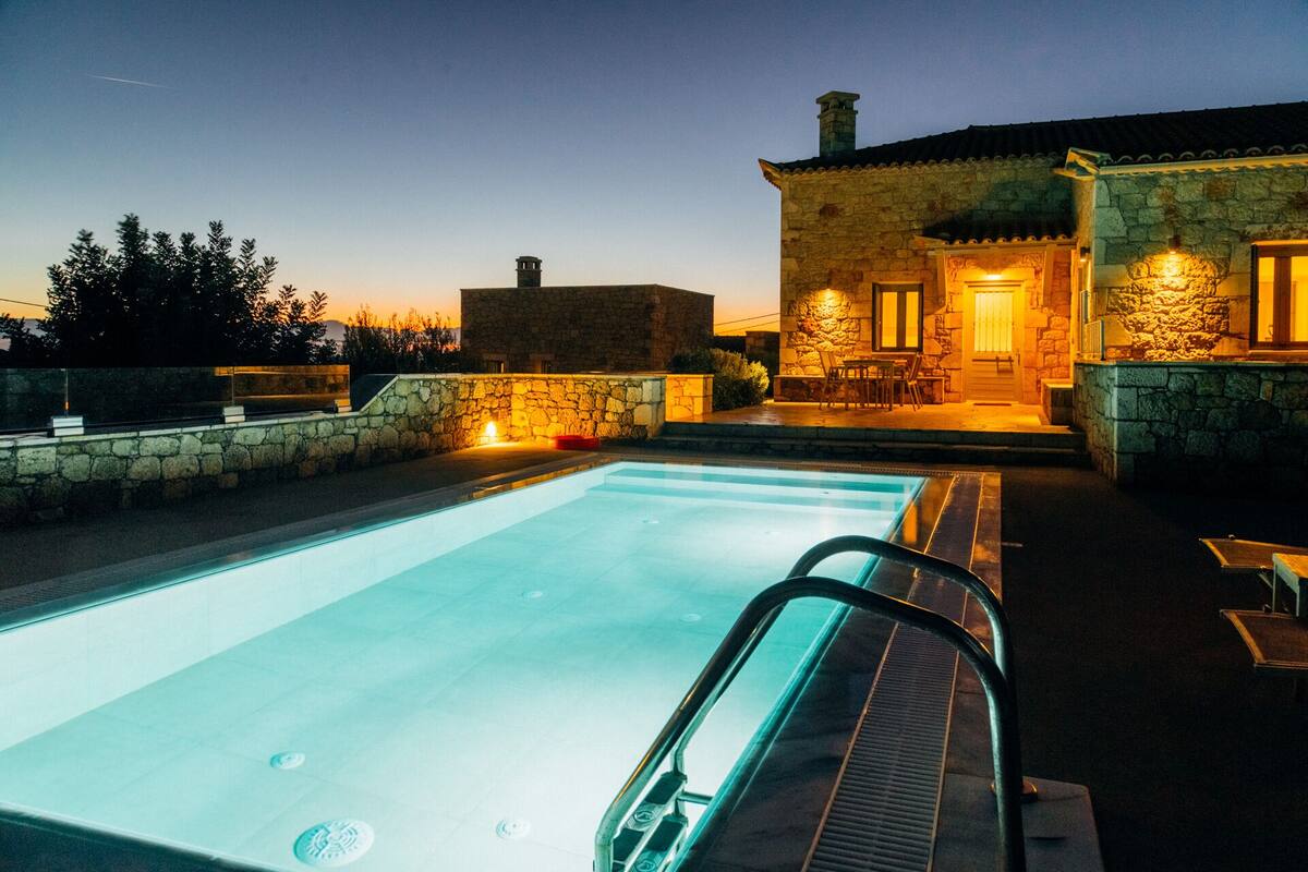 Villa Majestueuse, piscine privée | 2 chambres, fer et planche à repasser