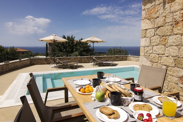 Villa Supérieure, piscine privée | 2 chambres, fer et planche à repasser