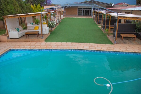 2 piscinas al aire libre