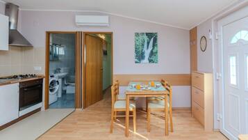 Family Apartment (A3) | Bếp riêng | Tủ lạnh, lò vi sóng, bếp nấu, lò nướng bánh mì